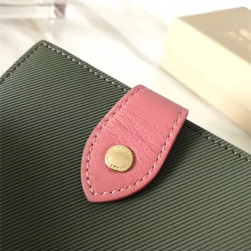 40554702 巴寶莉 DK88系列 拼色 Trench 皮革 短款錢夾 綠拼粉