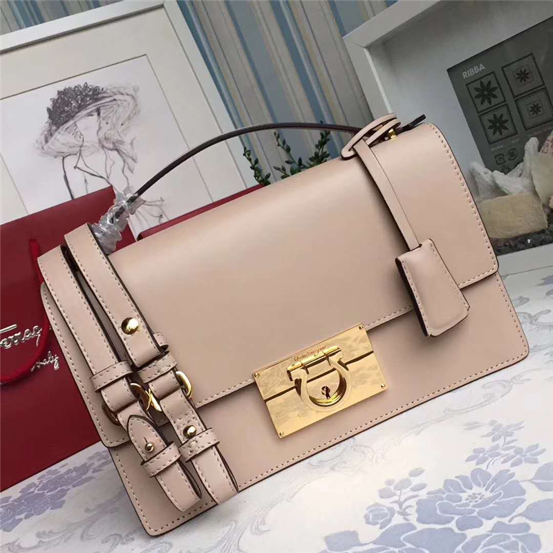 21E099 Ferragamo菲格拉慕 復(fù)古方包 中號(hào) 手提單肩包 淺卡其