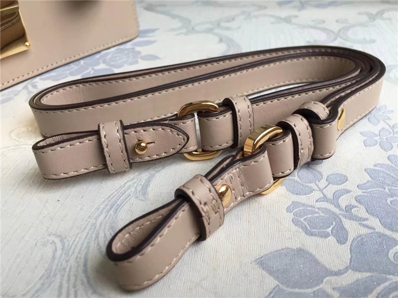 21E099 Ferragamo菲格拉慕 復(fù)古方包 中號(hào) 手提單肩包 淺卡其