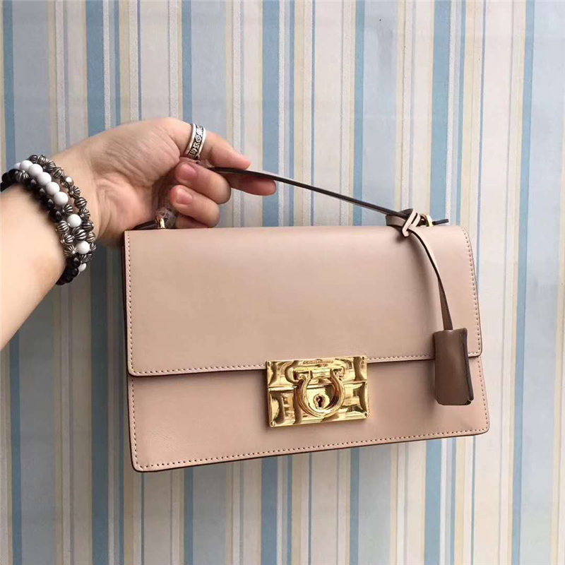 21E099 Ferragamo菲格拉慕 復(fù)古方包 中號(hào) 手提單肩包 淺卡其