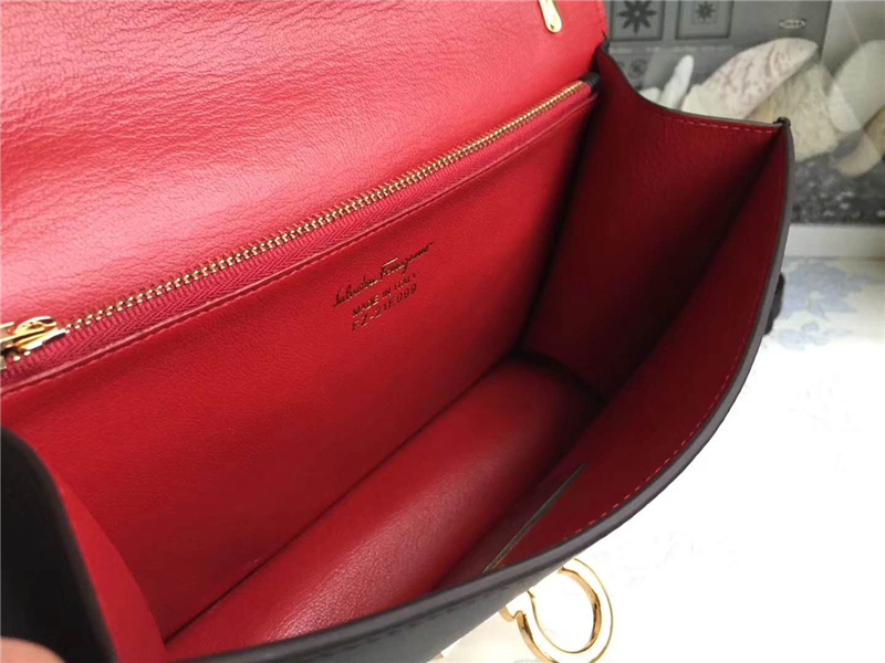 21E099 Ferragamo菲格拉慕 復古方包 中號 手提單肩包 黑色