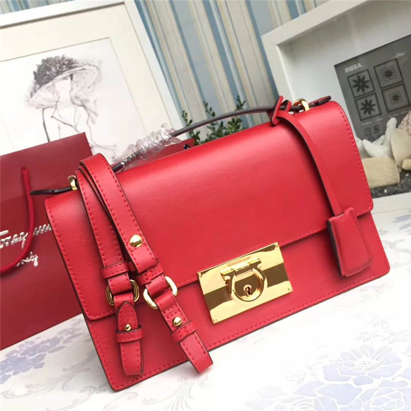 21E099 Ferragamo菲格拉慕 復(fù)古方包 中號(hào) 手提單肩包 紅色