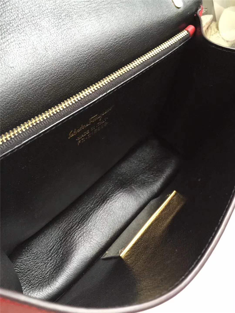 21E099 Ferragamo菲格拉慕 復(fù)古方包 中號(hào) 手提單肩包 紅色