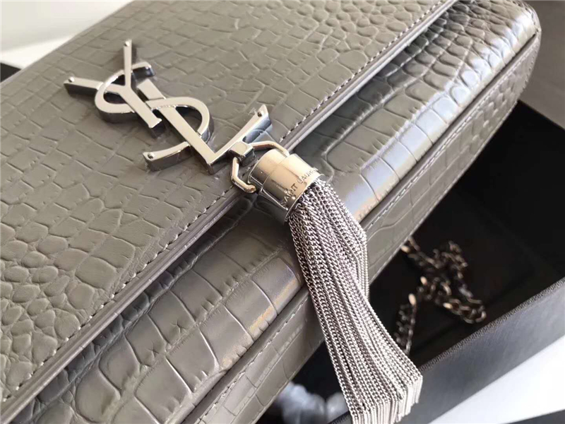 326076 YSL圣羅蘭 專柜最新 細鱷魚紋 流蘇包 淺灰銀鏈
