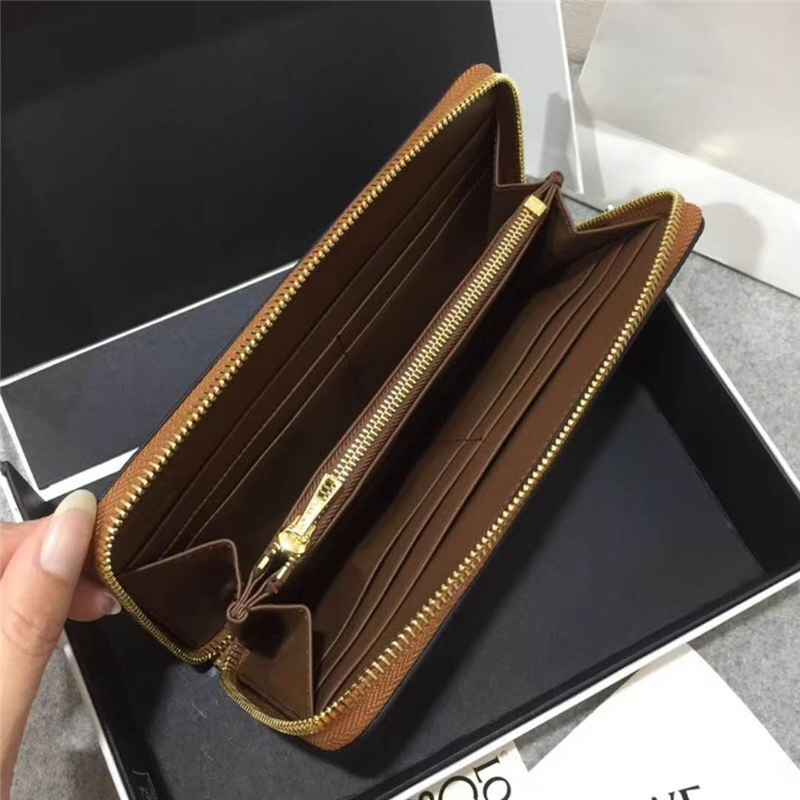 3573 Loewe羅意威 全新stars系列 皮革 拉鏈錢夾 駝色