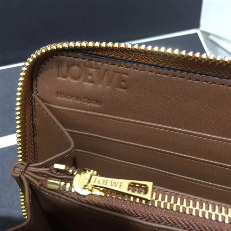 3573 Loewe羅意威 全新stars系列 皮革 拉鏈錢夾 駝色