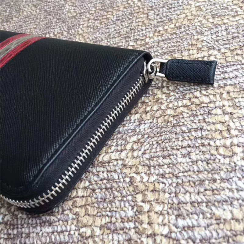 H317G Prada普拉達(dá) 十字紋牛皮配鱷魚皮 拉鏈長(zhǎng)款?yuàn)A 紅拼卡其