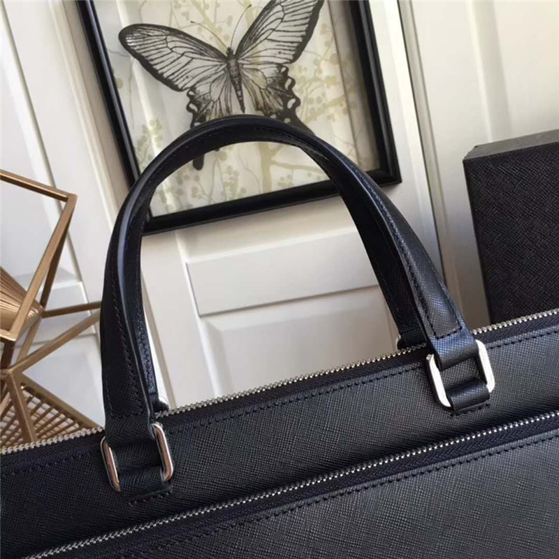 VR0078 Prada普拉達 升級版 男士公文包 十字紋手提包 黑色