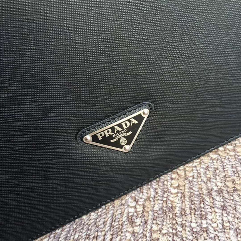 VR0078 Prada普拉達 升級版 男士公文包 十字紋手提包 黑色