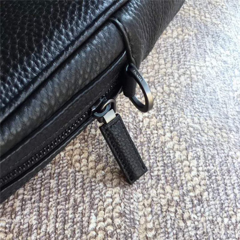 2VE983 Prada普拉達 鹿皮紋 仿鹿皮 雙提手 男士公文包 黑色