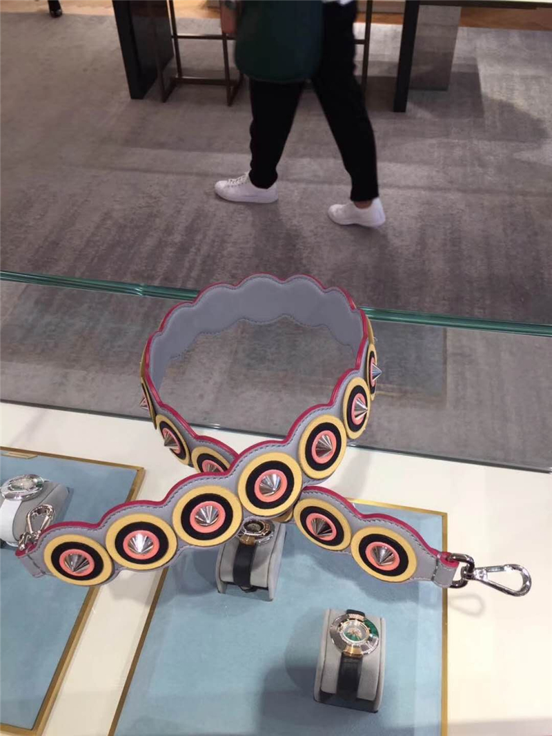 813 Fendi芬迪 超美包帶 圓形椎體鉚釘 炫彩長肩帶 淺紫色