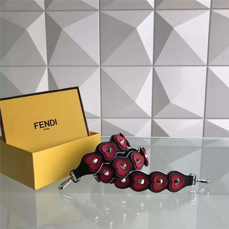 821 Fendi芬迪 超美包帶 愛心花朵款 炫彩長肩帶 黑配紅