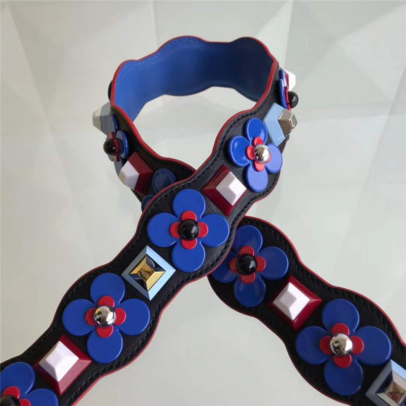 822 Fendi芬迪 拼色肩帶 花朵金字塔形鉚釘 炫彩短肩帶 藍(lán)拼黑