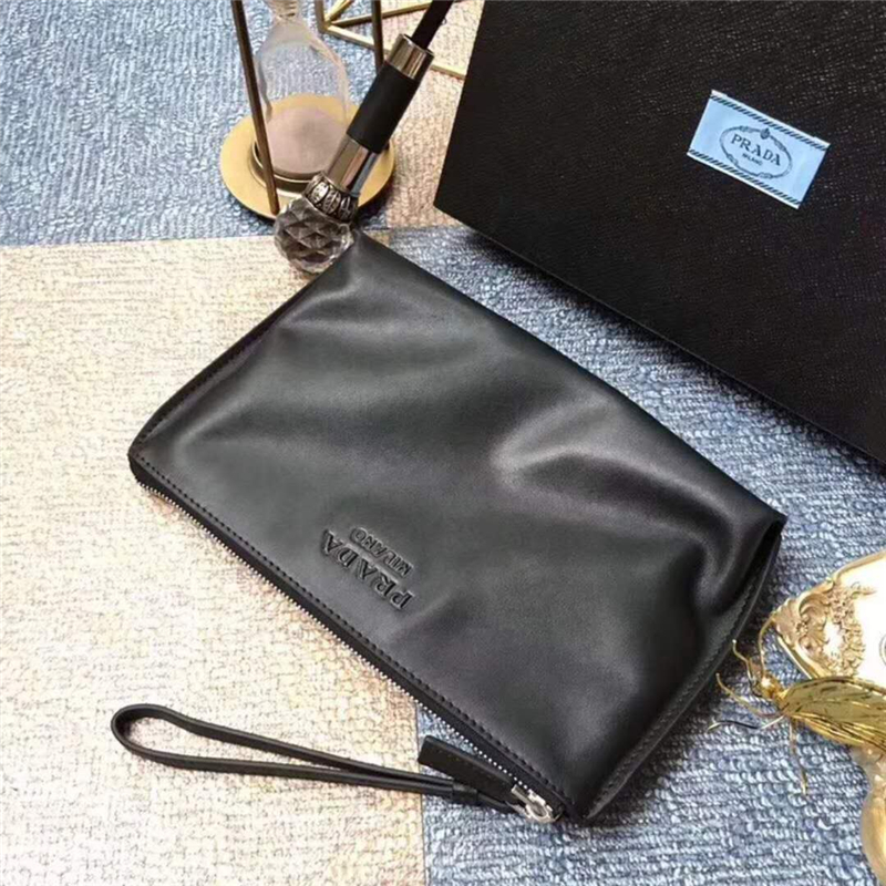 VR0667 Prada普拉達 軟牛皮 休閑男士 手拿包 黑色