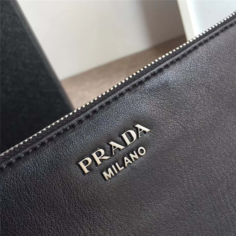 2NE006 Prada普拉達(dá) 進(jìn)口牛皮 休閑男士 手拿包 黑色