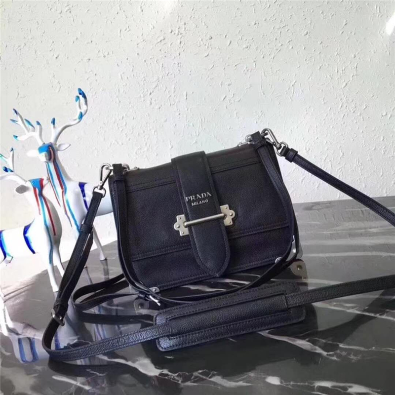 1BD095 Prada普拉達 進口小牛皮 單肩斜跨包 藏藍色