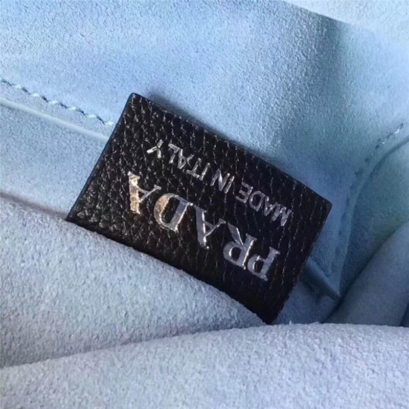 1BD095 Prada普拉達 進口小牛皮 單肩斜跨包 藏藍色