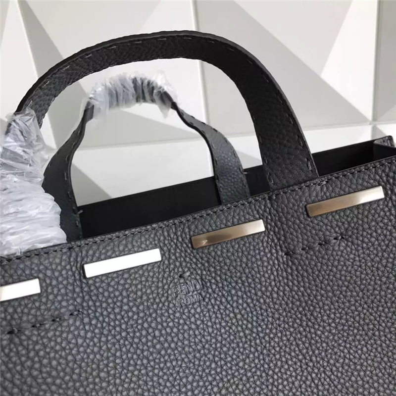 3001 Fendi芬迪 萌趣表情 白叻釘 手縫工藝 手提包 黑色