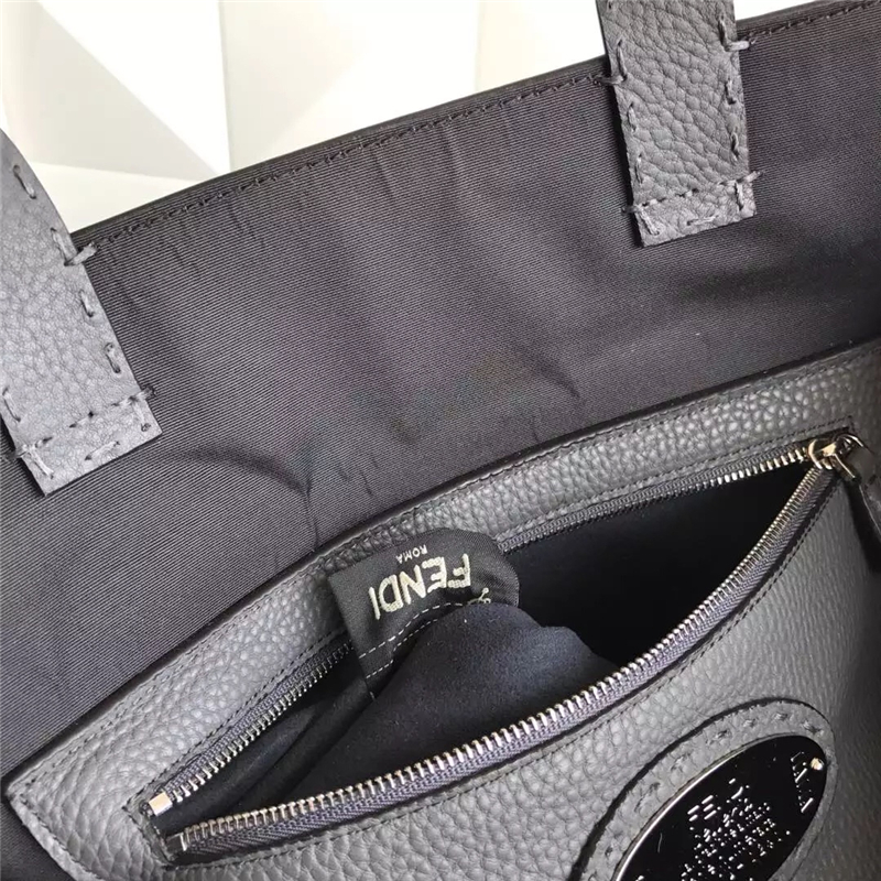 3001 Fendi芬迪 萌趣表情 白叻釘 手縫工藝 手提包 黑色