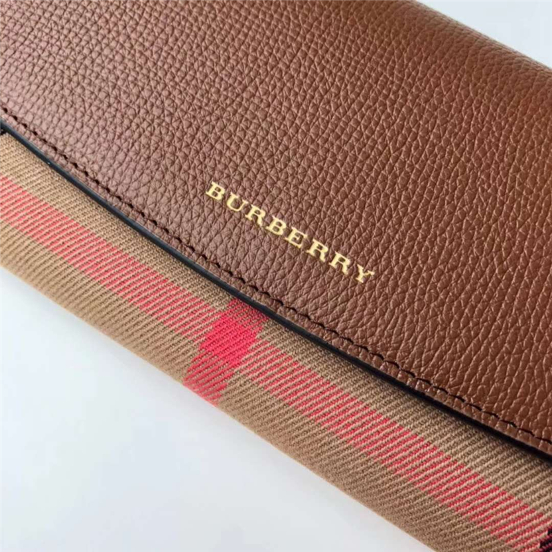 39753291 Burberry巴寶莉 Banner手袋系列 House格紋 拼皮長款錢夾 棕褐色