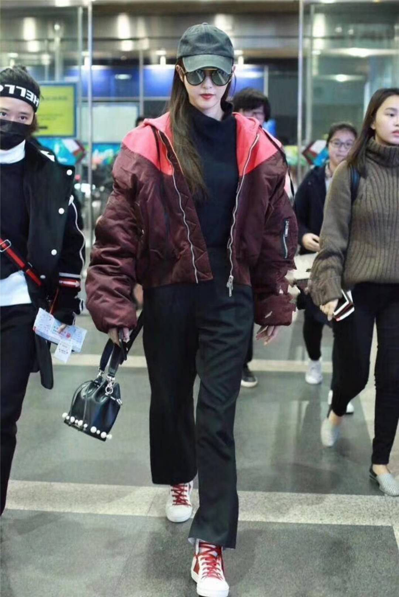 010 Fendi芬迪 MON TRéSOR 珍珠綴飾 純色 抽繩水桶包 黑色