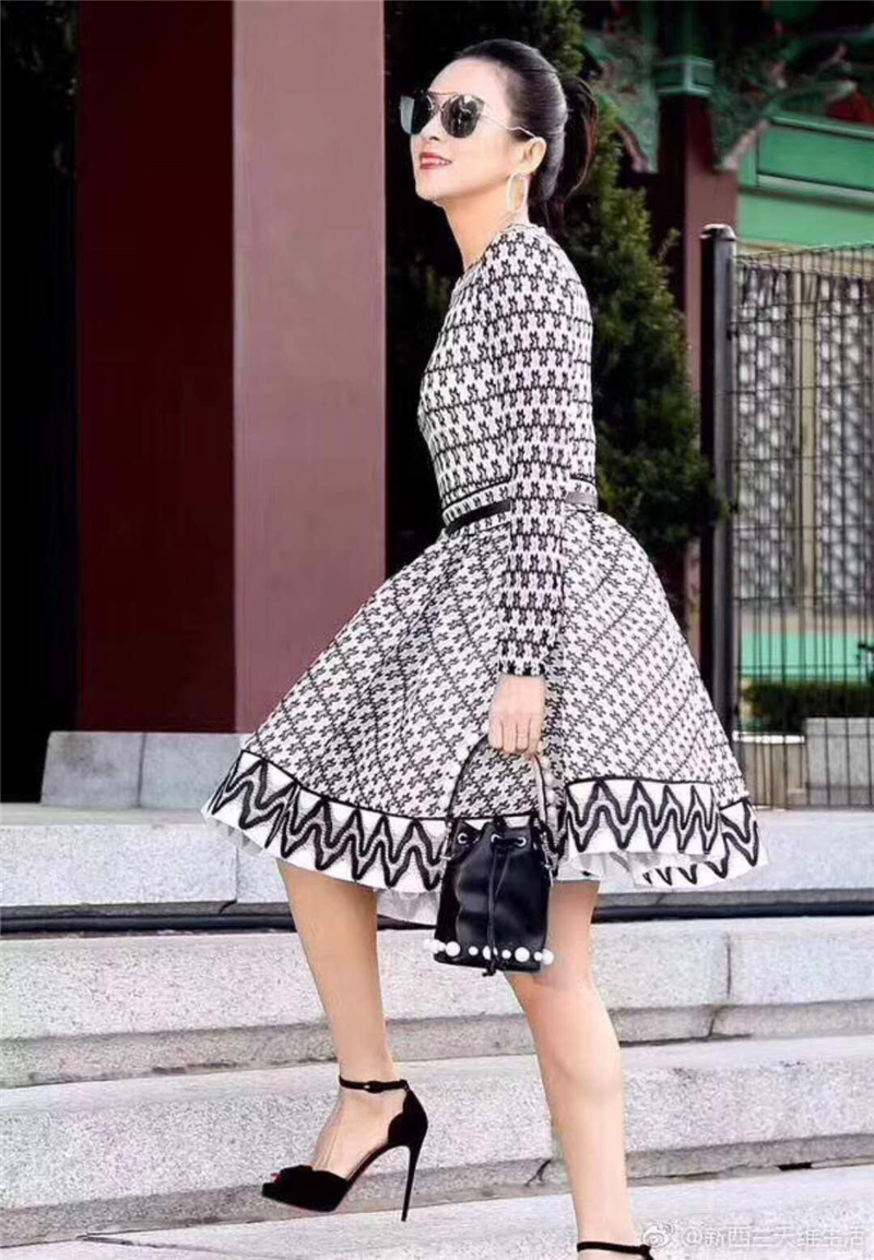 010 Fendi芬迪 MON TRéSOR 珍珠綴飾 純色 抽繩水桶包 黑色