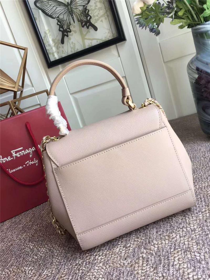 21F570 Ferragamo菲格拉慕 最新爆款 Vara蝴蝶結 小號 翻蓋包 裸粉