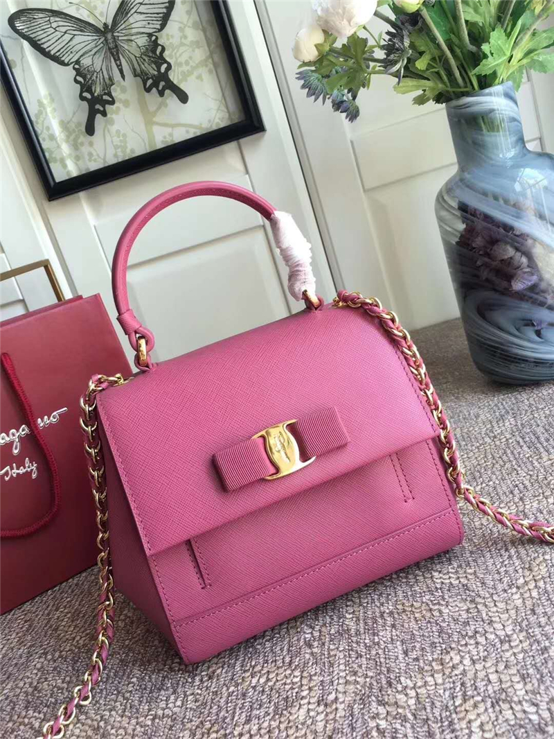 21F570 Ferragamo菲格拉慕 最新爆款 Vara蝴蝶結 小號 翻蓋包 石楠紅