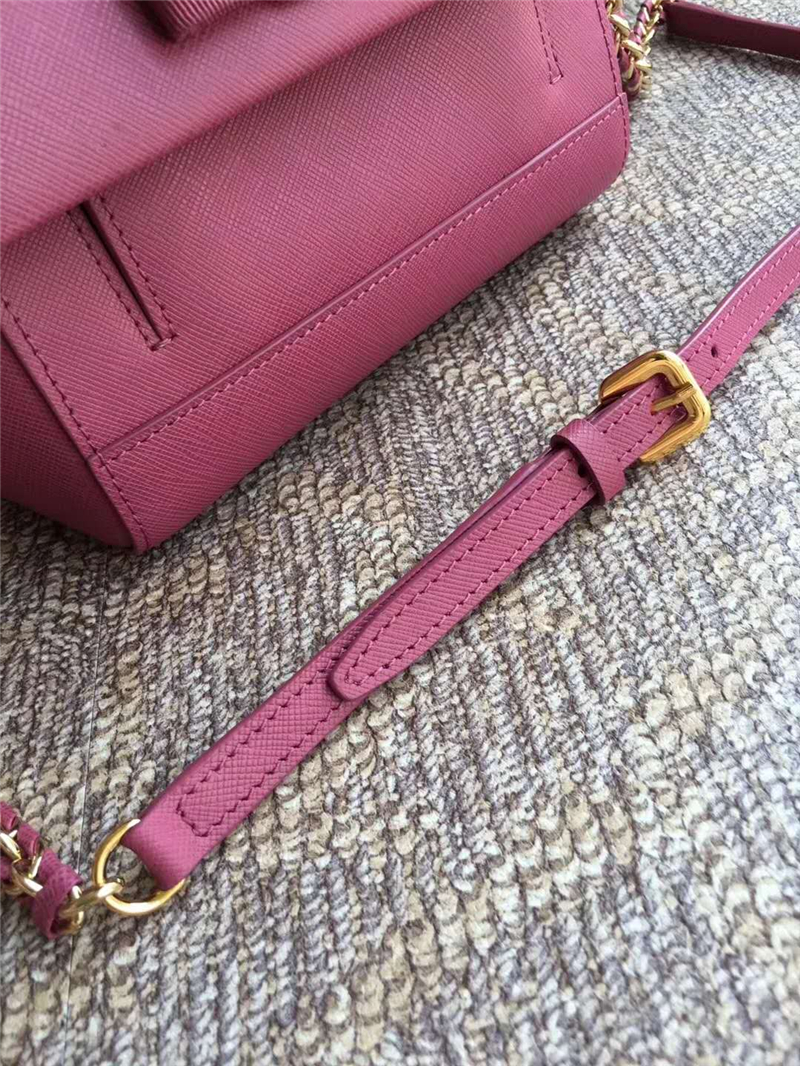 21F570 Ferragamo菲格拉慕 最新爆款 Vara蝴蝶結 小號 翻蓋包 石楠紅