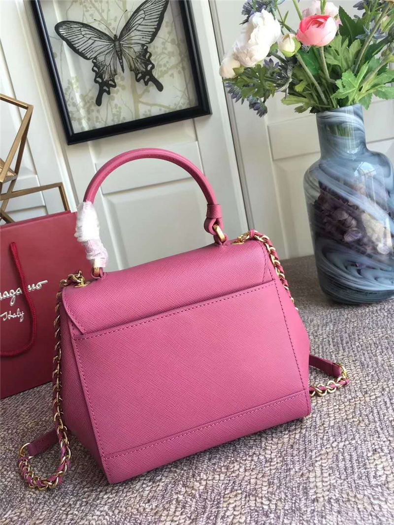 21F570 Ferragamo菲格拉慕 最新爆款 Vara蝴蝶結 小號 翻蓋包 石楠紅