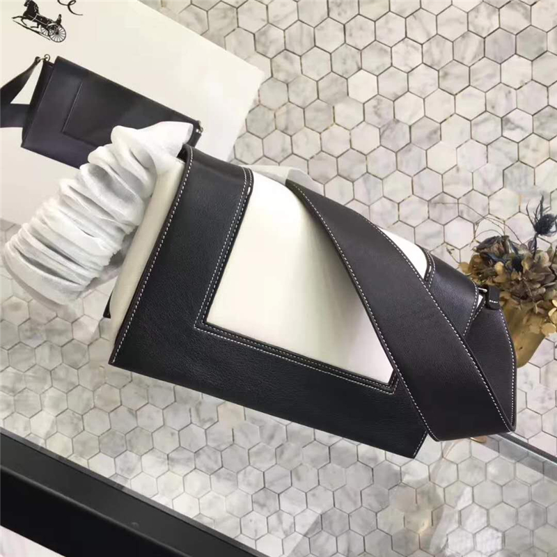 Celine 賽琳 Frame 新款 亮澤光滑小牛皮 拼色單肩包 黑配白