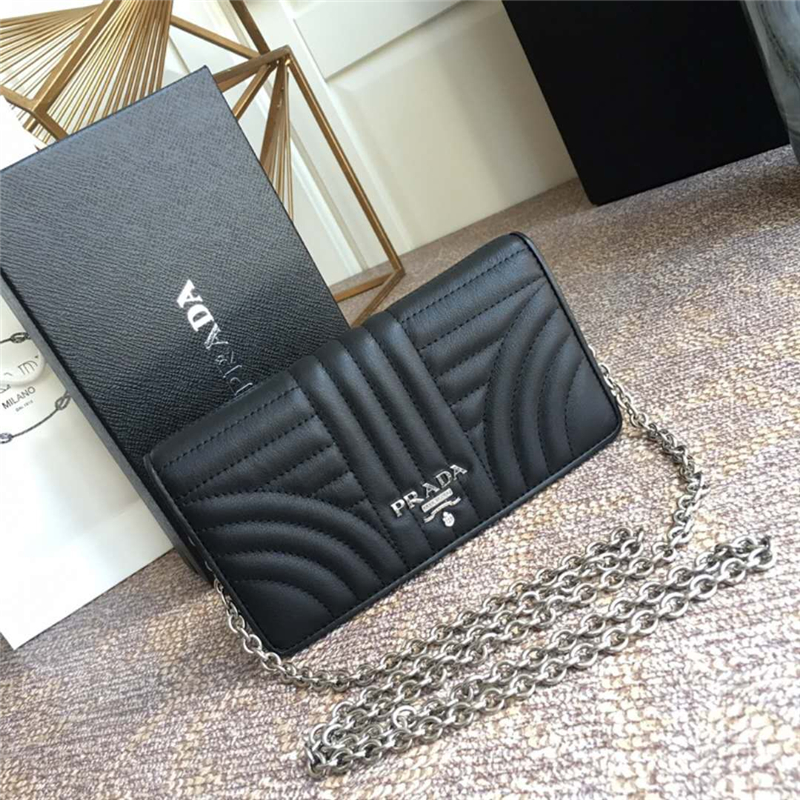 1ZH044 Prada普拉達 絎縫工藝 手工繡花 多功能肩包 鏈條包 黑色