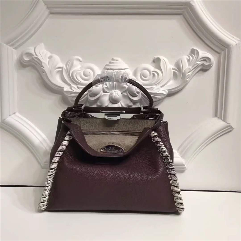 3105AM FENDI芬迪 邊緣蛇皮編織裝飾 荔枝紋牛皮手提包 酒紅配灰白