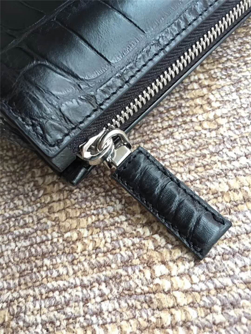 2VF001 Prada普拉達 鱷魚紋牛皮 拉鏈 立體手拿包 黑色角嘜