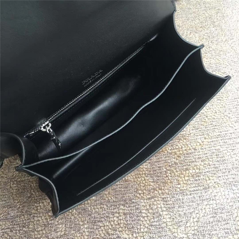 1BA179 Prada女包 普拉達休閑包小牛皮 鉚釘皮革手柄 黑色