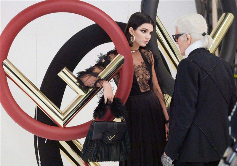 7781 FENDI芬迪 F標志 經典單肩 流蘇 翻蓋手袋 黑色