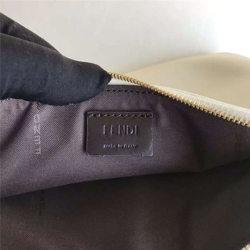 001 FENDI芬迪 F IS FEND 三套索環(huán) 小牛皮 手拿包 白色