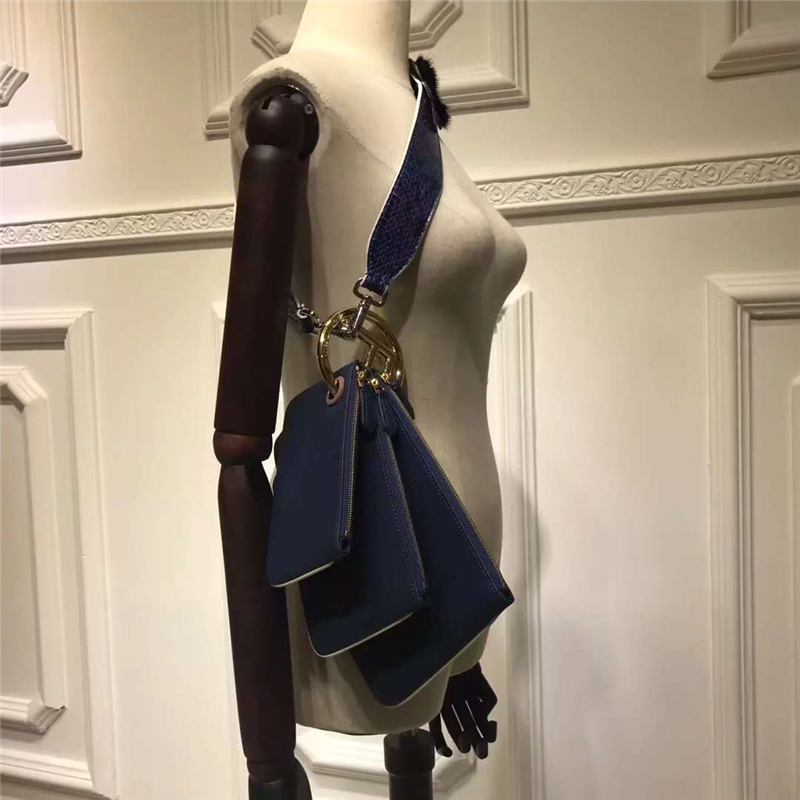 001 FENDI芬迪 F IS FEND 三套索環 小牛皮 手拿包 寶藍色