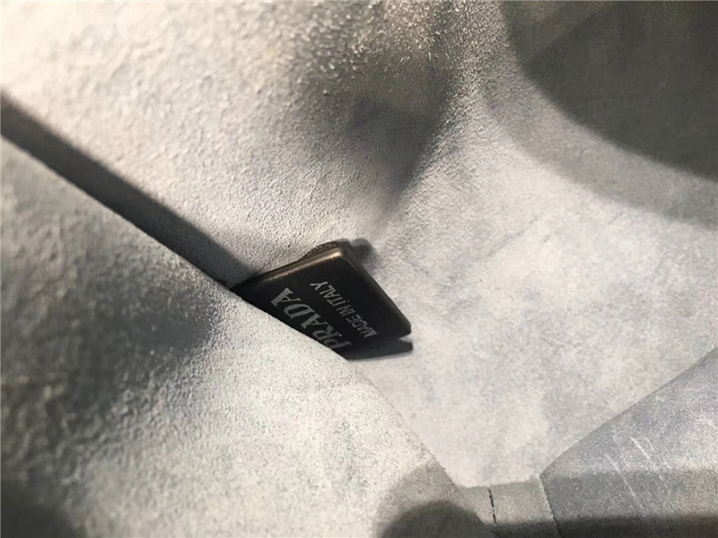 1BA178 Prada普拉達(dá) 進(jìn)口小牛皮 麂皮襯里 女手提包 黑色