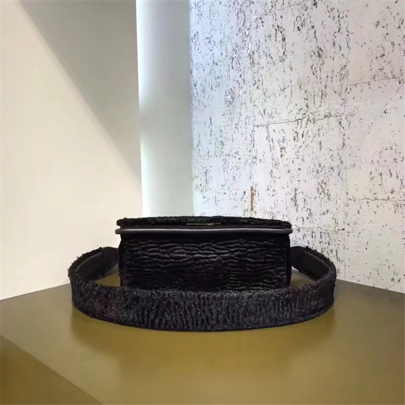 2813 FENDI芬迪 KAN I手袋 絨布制作 原版手提包 芬迪女包