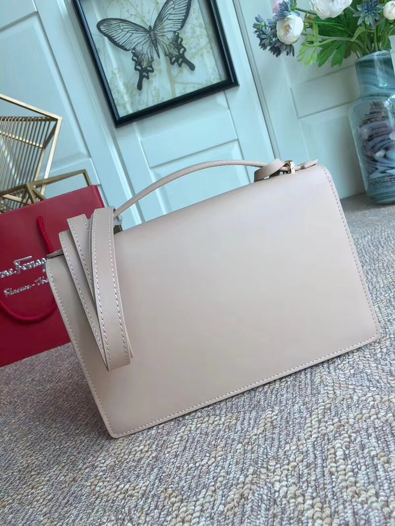 21G179 Ferragamo菲格拉慕 進口牛皮 Gancio鎖扣 20英寸 皮革襯里