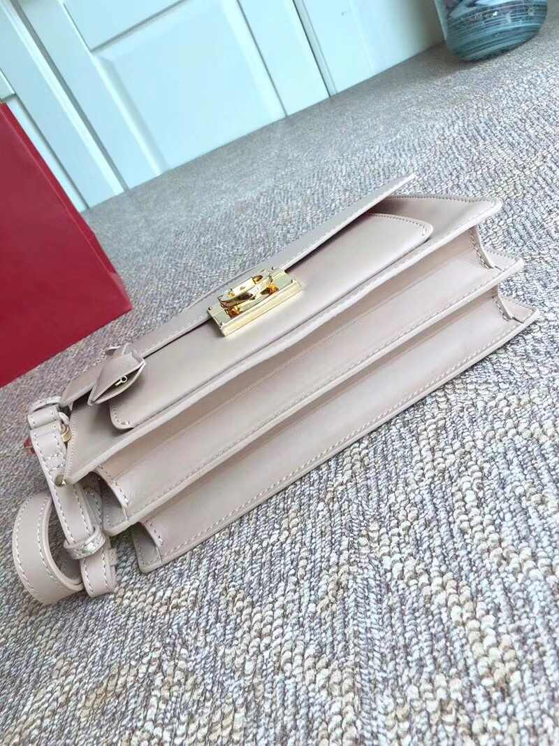 21G179 Ferragamo菲格拉慕 進口牛皮 Gancio鎖扣 20英寸 皮革襯里