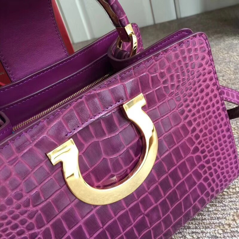 21F893 Ferragamo 菲拉格慕 半環搭扣 鱷魚紋 中號翻蓋 鏈條包