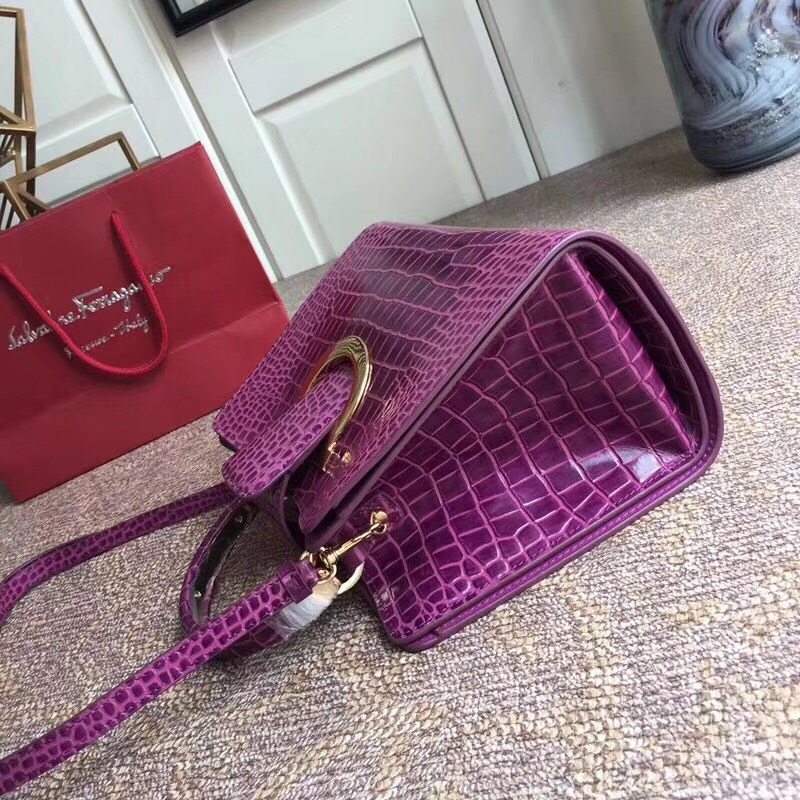 21F893 Ferragamo 菲拉格慕 半環搭扣 鱷魚紋 中號翻蓋 鏈條包