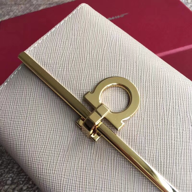 224639 Ferragamo菲拉格慕 Gancio馬蹄扣 翻蓋法式錢包