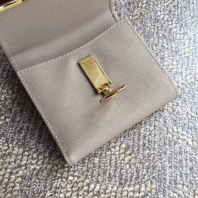 224639 Ferragamo菲拉格慕 Gancio馬蹄扣 翻蓋法式錢包