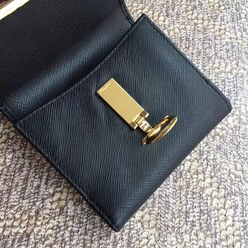 224639 Ferragamo菲拉格慕 Gancio馬蹄扣 翻蓋法式錢包