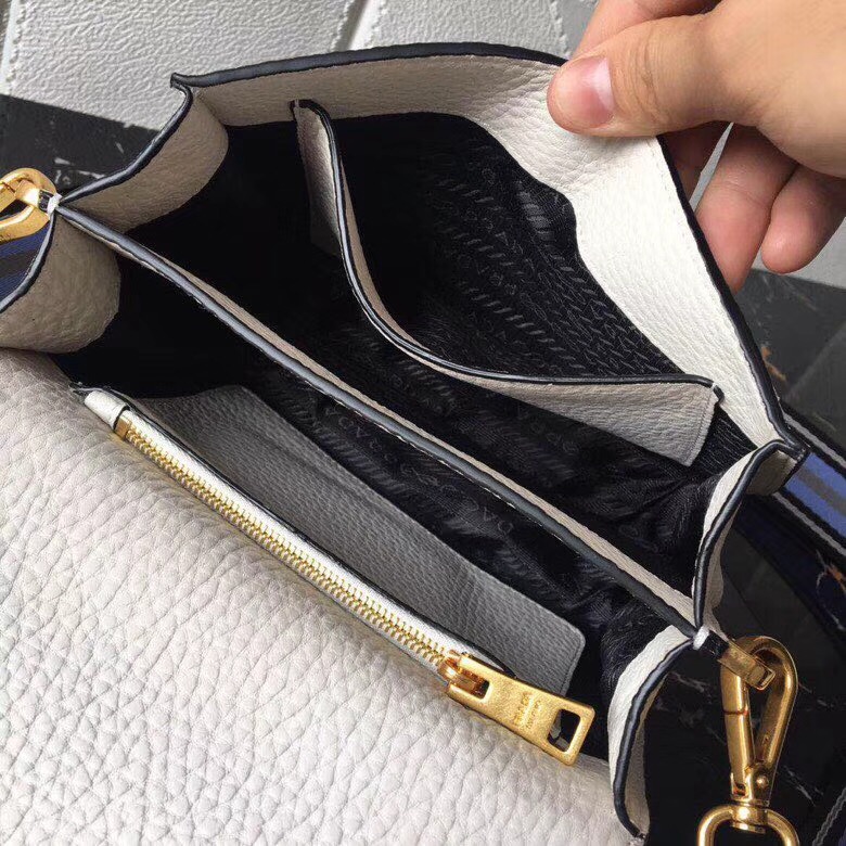 BN2002 最新款Prada手提包 普拉達(dá)休閑包 時尚女士防水尼龍帆布女包 Prada斜