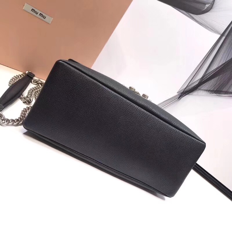 5BD101 MIUMIU 專柜最新 牛皮山羊紋 按扣鎖 大號 翻蓋單肩包 黑色