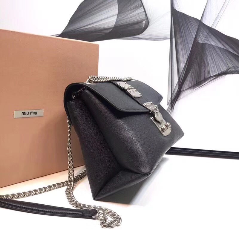 5BD101 MIUMIU 專柜最新 牛皮山羊紋 按扣鎖 大號 翻蓋單肩包 黑色